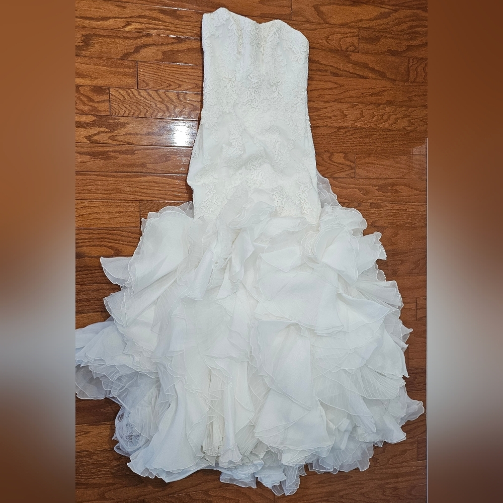 Elegant La Sposa Ivory Lace Mermaid Ruffled Wedding Dress